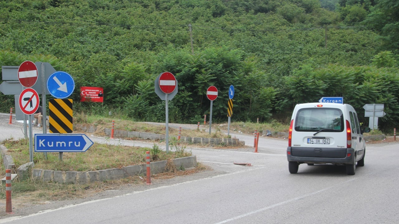 Foto - Bir giren işin içinden bir daha çıkamıyor: 29 tabelalı kaos kavşak! 