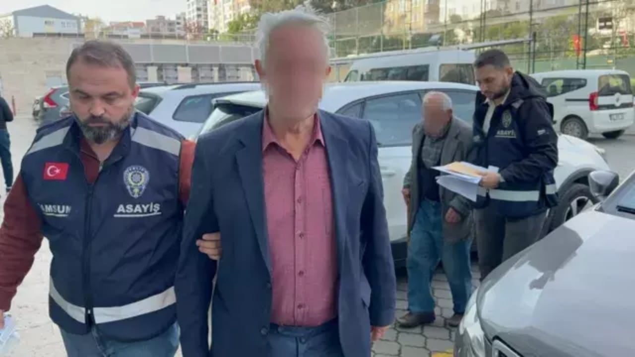 Foto - Bir gözleri toprağa bakıyor, ama yedikleri nane "yuh" dedirtti! İki yaşlı adamdan, parkta skandal görüntü