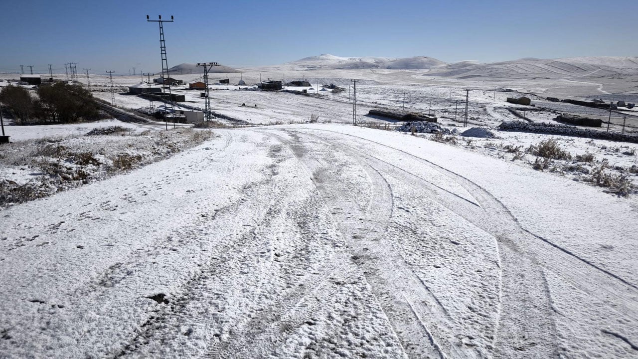 Foto - Bir günde mevsim değişti! Doğu’nun zirveleri beyaza büründü