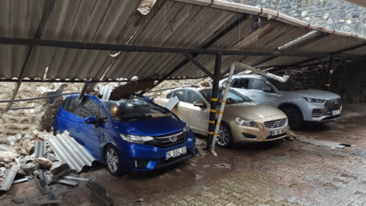 Foto - Bir ilde daha hayat felç oldu: Dereler taştı, evler sular altında kaldı!