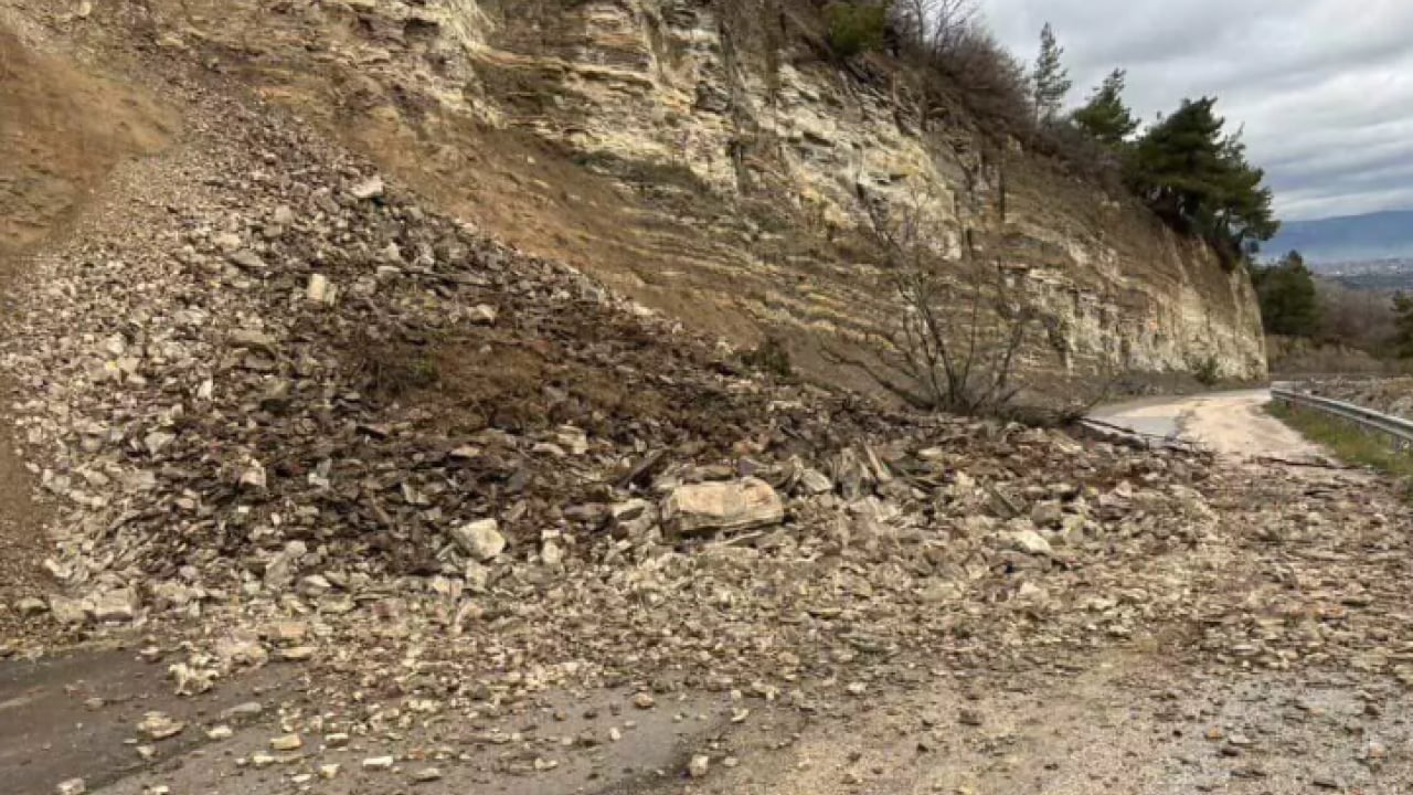 Foto - Bir ilde daha hayat felç oldu: Dereler taştı, evler sular altında kaldı!