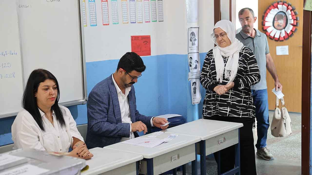 Foto - Bir ilimizde halk sandık başında