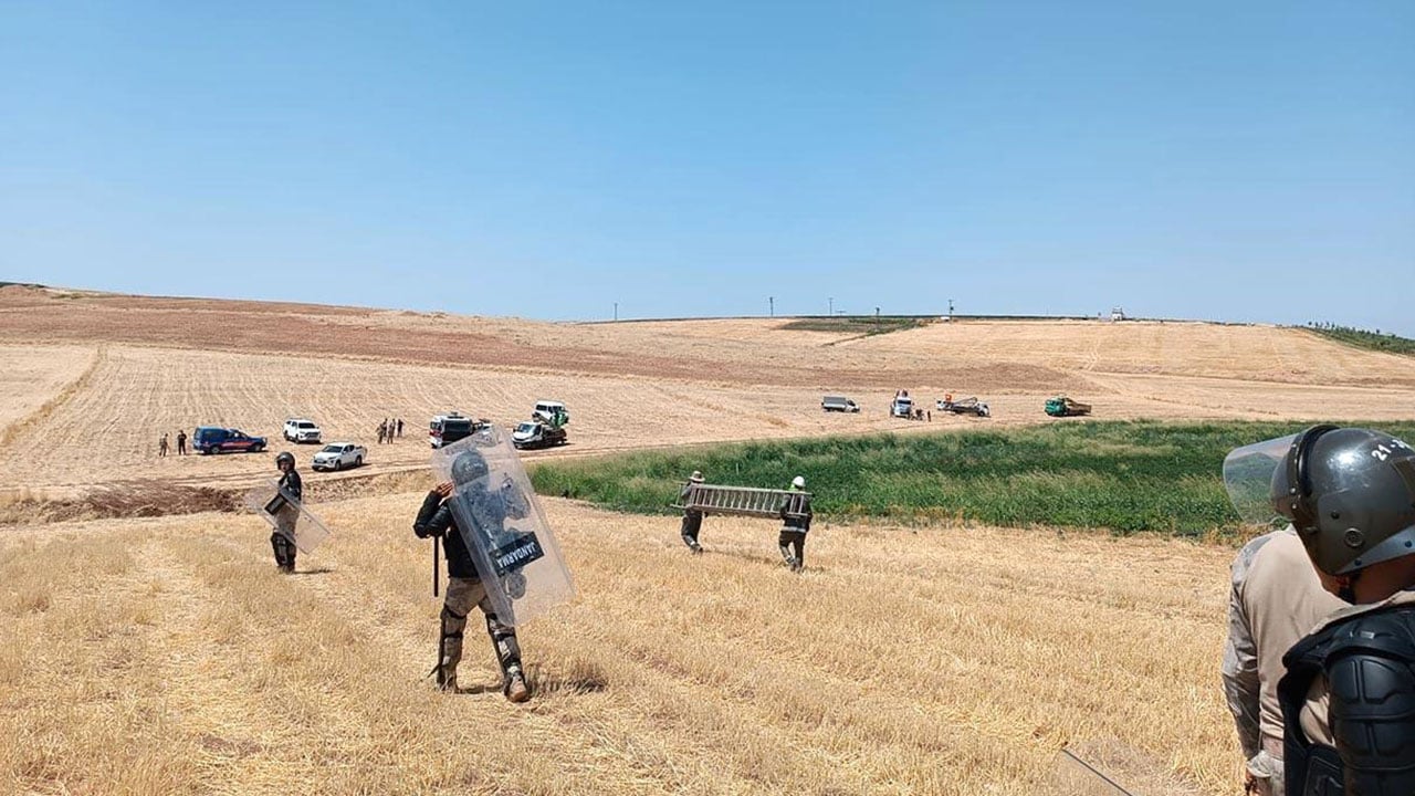 Foto - Bir kentimizdeki tarlalardan bakın ne fışkırıyor! Petrol, gaz filan değil, resmen rezalet