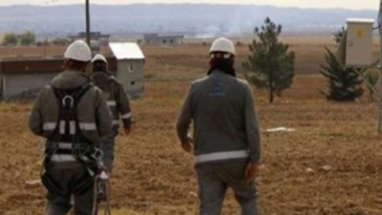 Foto - Bir kentimizdeki tarlalardan bakın ne fışkırıyor! Petrol, gaz filan değil, resmen rezalet