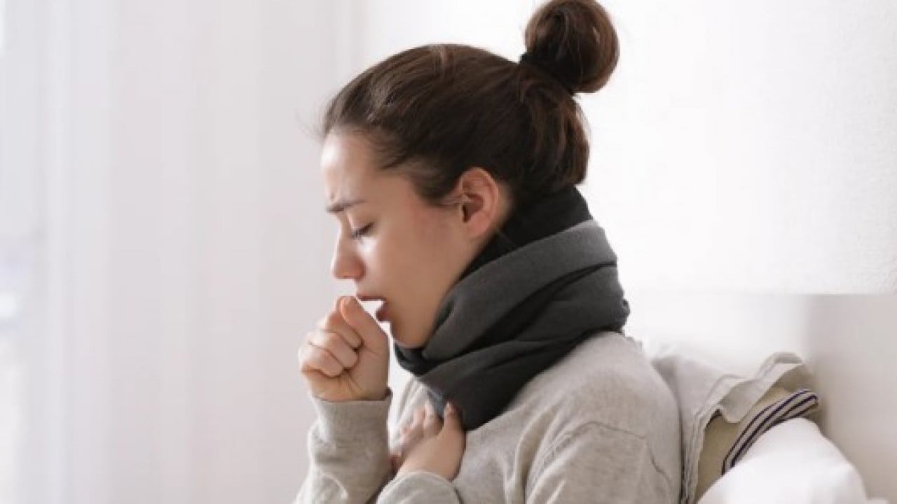 Bir kez uygulamak yetecek! Boğaz tahrişi ve kuru öksürüğü gidermenin yolu