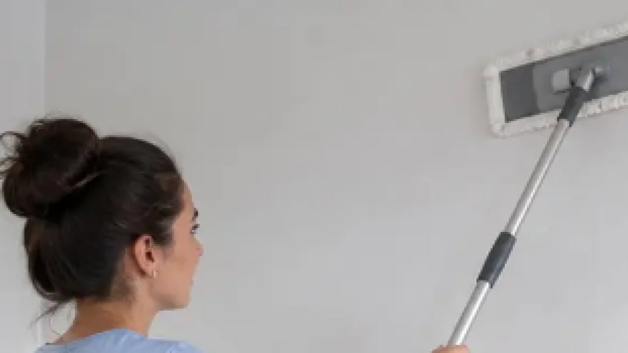 Foto - Sirke ve yumuşatıcı ikilisi ile duvar nasıl silinir? Duvar silme operasyonu: Lekeleri adım adım yok ediyor...