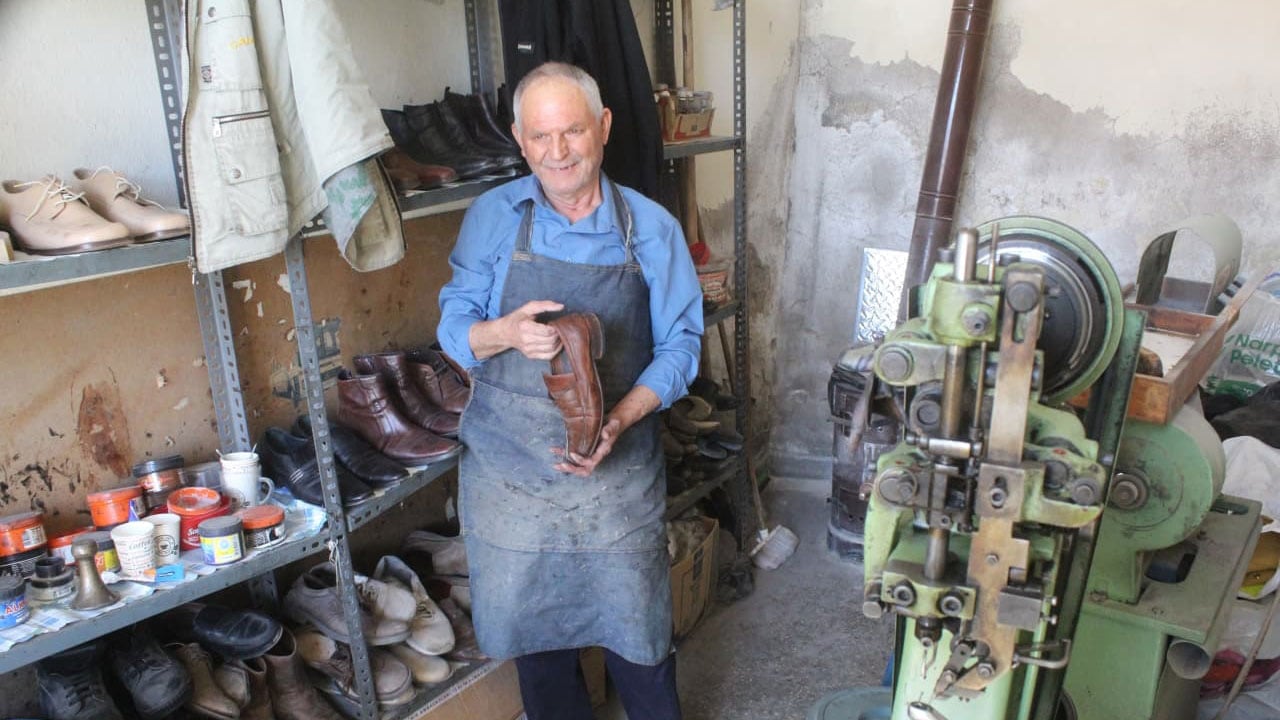 Foto - Bir ömür aynı tezgahta! Babasından kalan makineyle teknolojiye direniyor