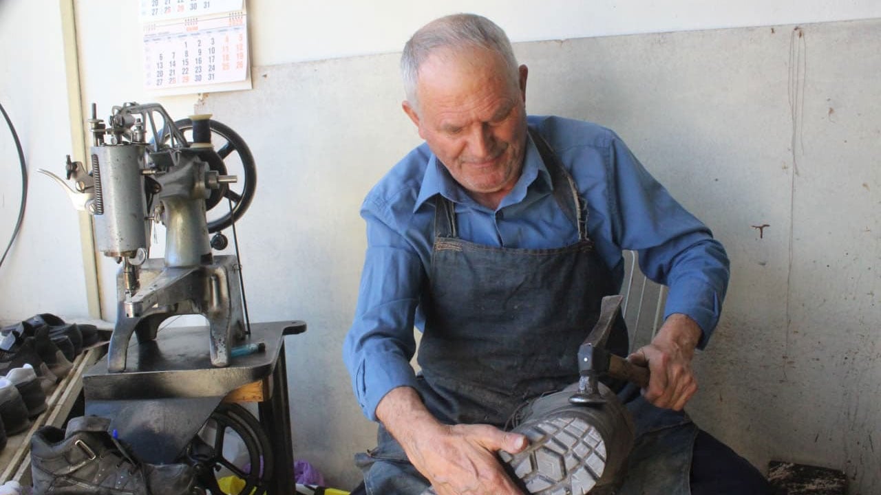 Foto - Bir ömür aynı tezgahta! Babasından kalan makineyle teknolojiye direniyor