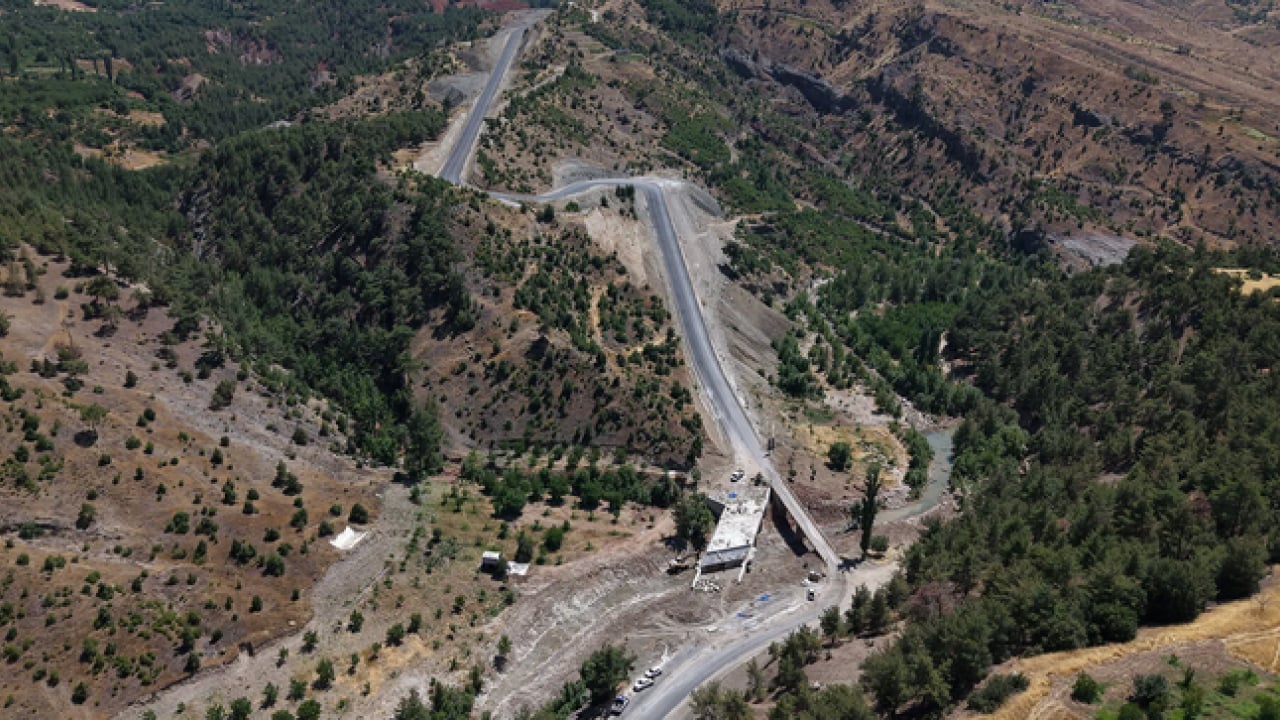 Bir önceki köprüye bakın, bir de şimdi yapılana... Bertiz’de 43 yıllık köprü yenileniyor!