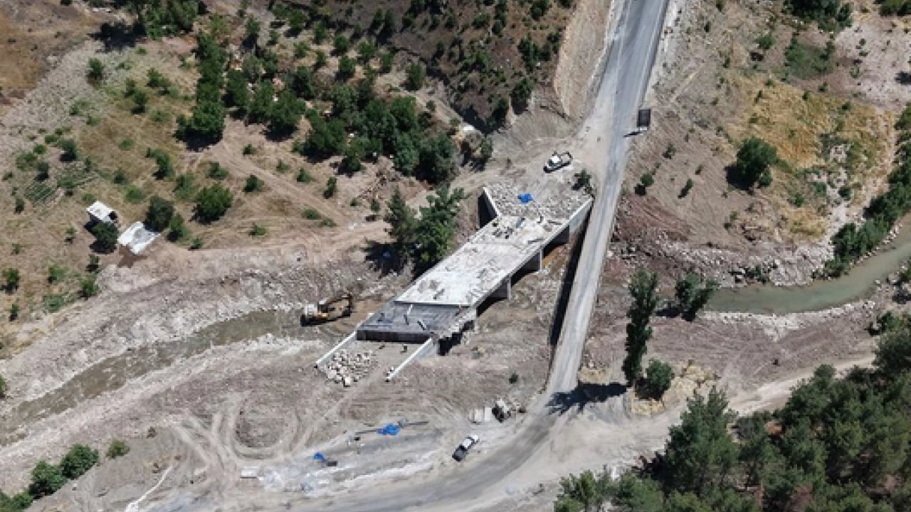 Foto - Bir önceki köprüye bakın, bir de şimdi yapılana... Bertiz’de 43 yıllık köprü yenileniyor!