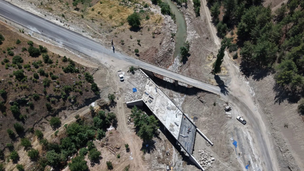 Foto - Bir önceki köprüye bakın, bir de şimdi yapılana... Bertiz’de 43 yıllık köprü yenileniyor!