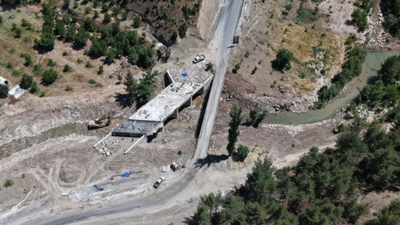 Foto - Bir önceki köprüye bakın, bir de şimdi yapılana... Bertiz’de 43 yıllık köprü yenileniyor!