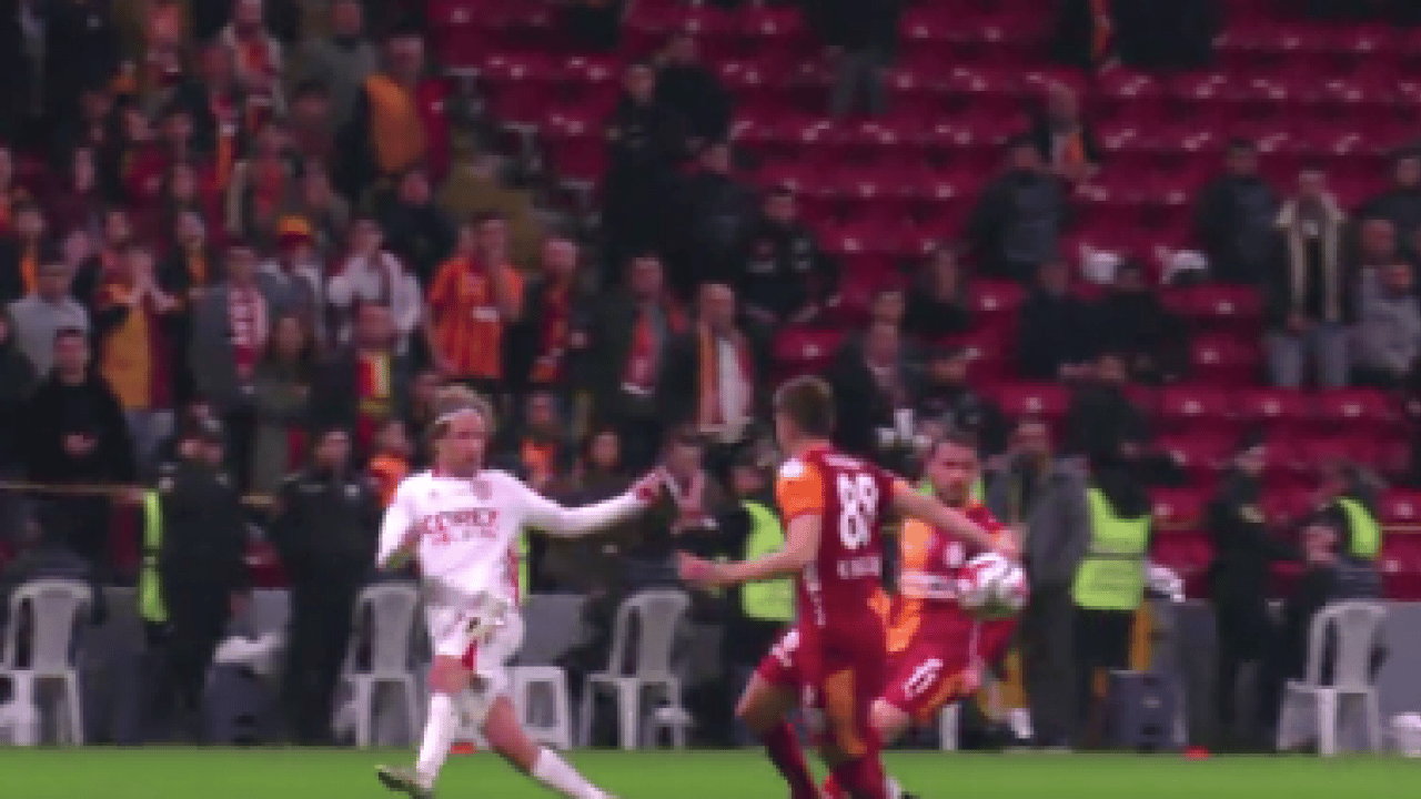 Foto - Bir penaltı başka türlü nasıl olabilir ki... Samsunspor'un yüzde yüz penaltısı verilmedi! Rams Park'ta rezalet!