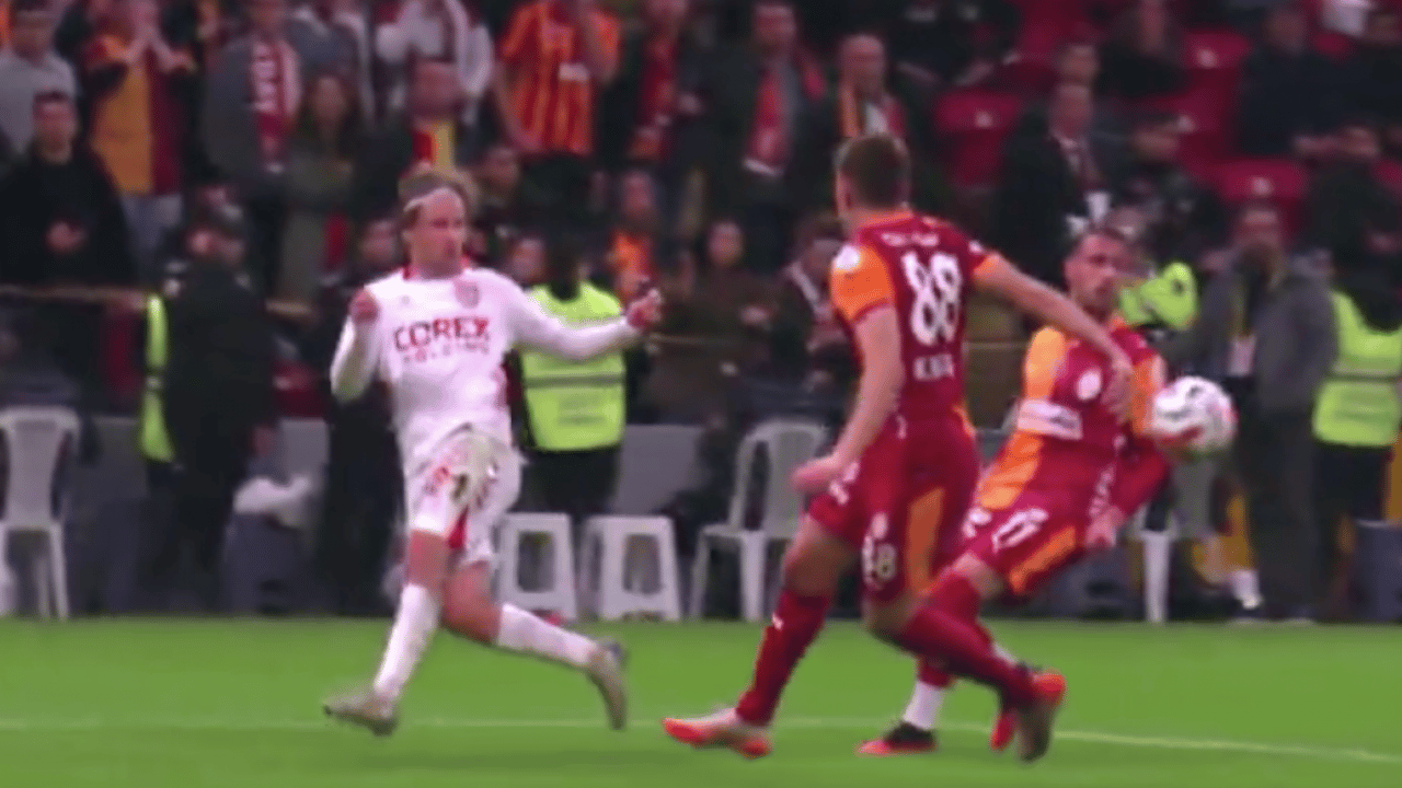 Bir penaltı başka türlü nasıl olabilir ki... Samsunspor'un yüzde yüz penaltısı verilmedi! Rams Park'ta rezalet!