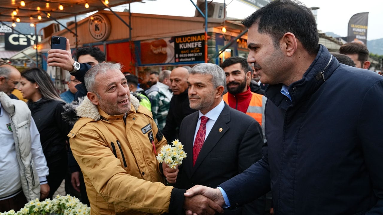 Foto - Bir şehrin umudu oldunuz: Depremzedeler Murat Kurum'u bağrına bastı!