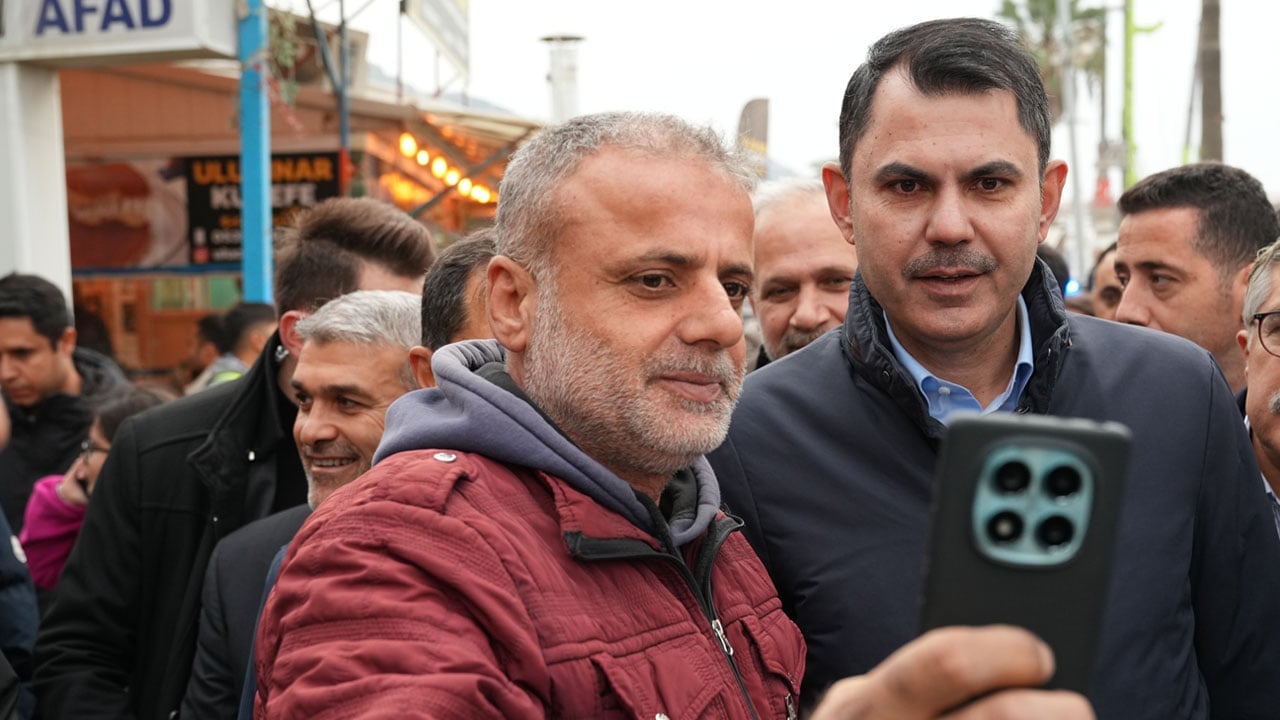 Foto - Bir şehrin umudu oldunuz: Depremzedeler Murat Kurum'u bağrına bastı!