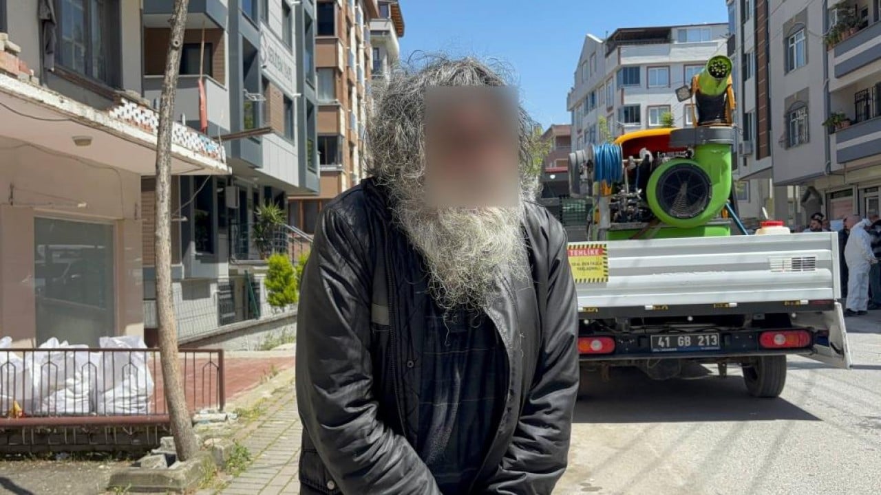 Foto - Bir senedir dışarı adım atmamış Çöp evin içinden dram çıktı