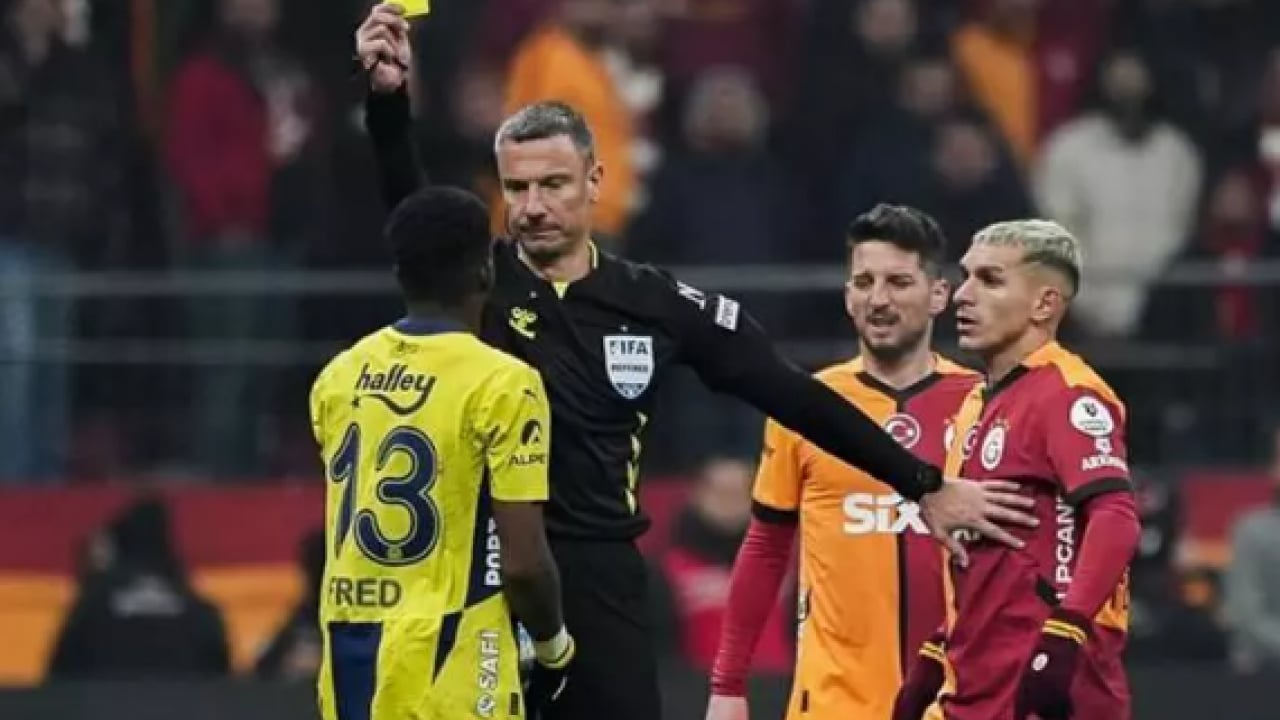 Foto - Bir tane Türk yok: 2025 yılının en iyi hakemleri açıklandı!