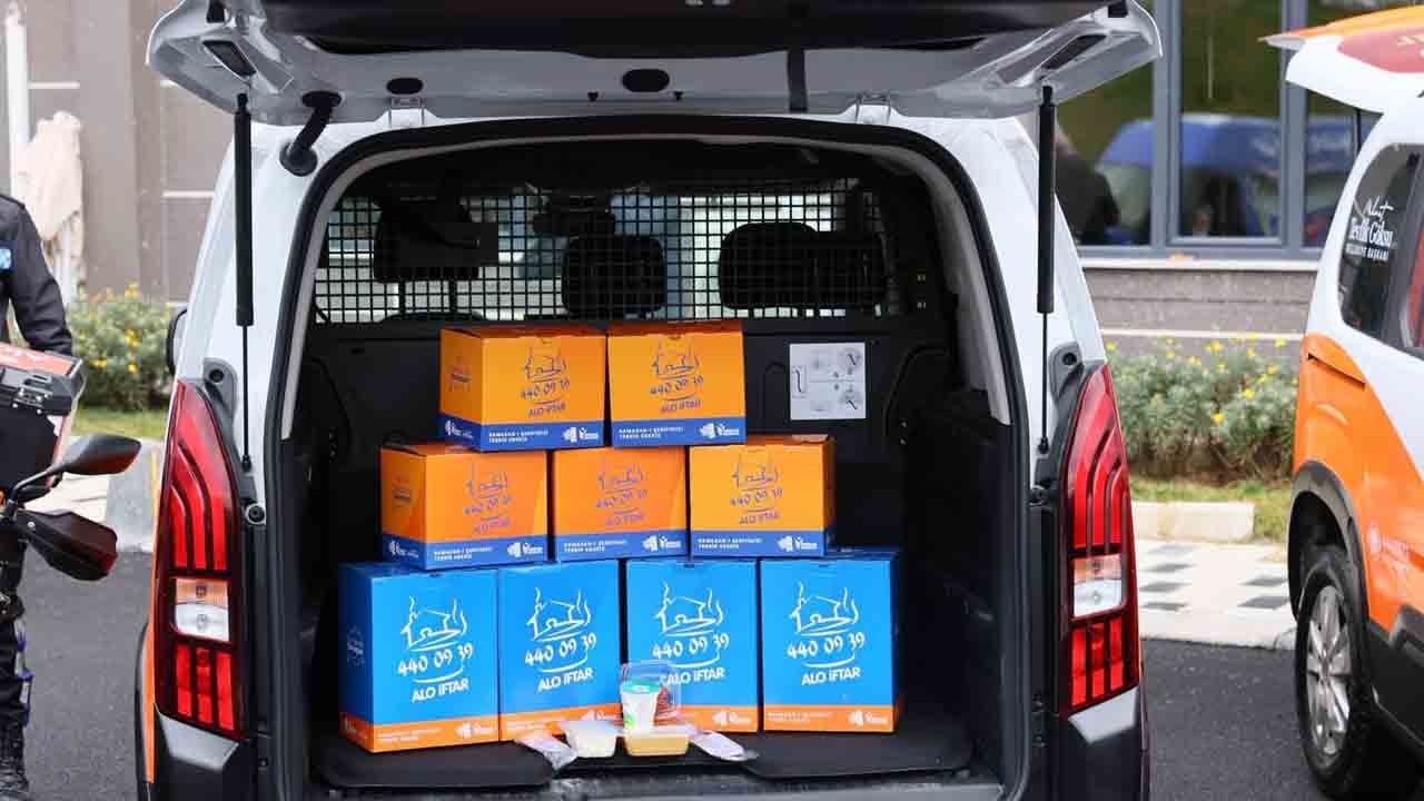 Foto - Bir telefon uzağınızda! AK Partili belediyeden ‘Alo İftar’ hattı