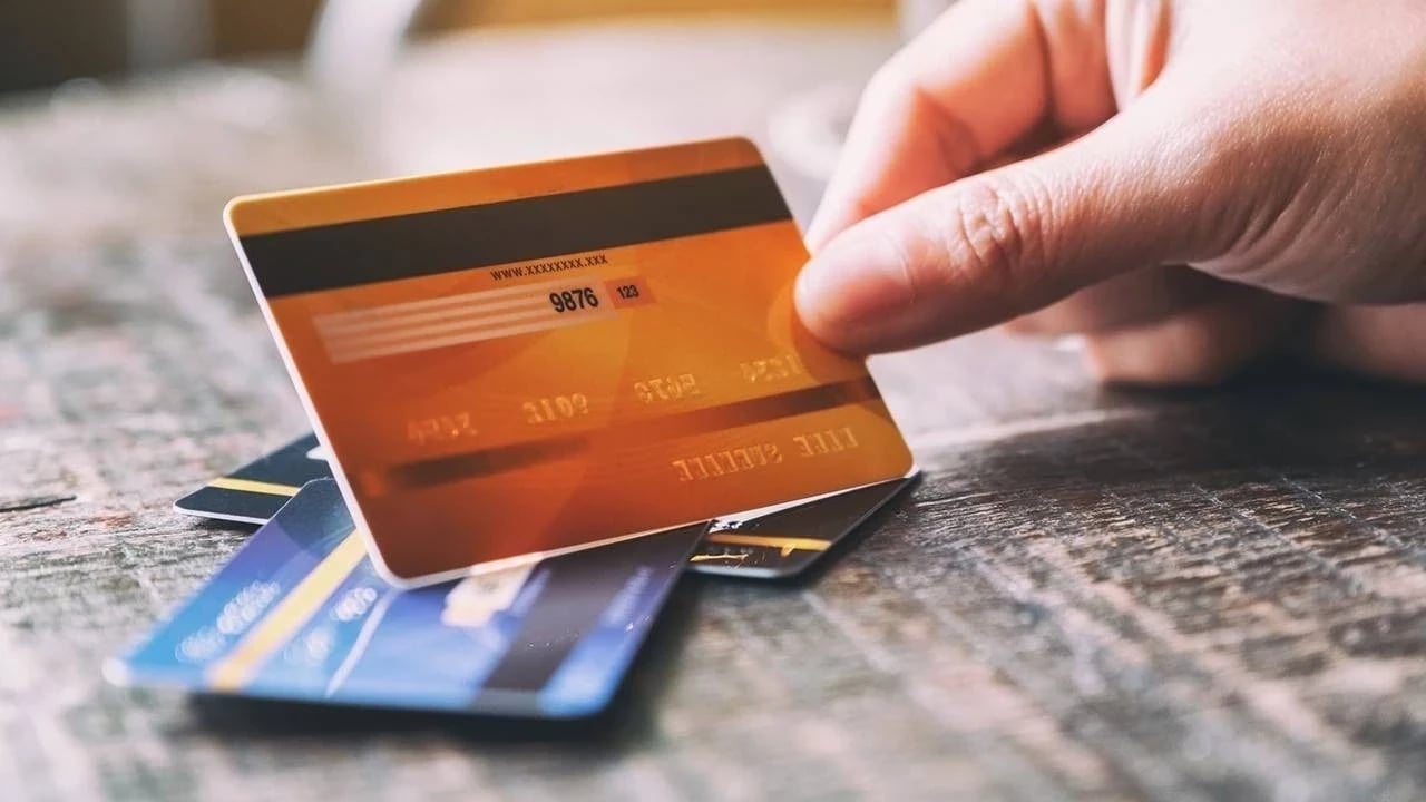 Foto - Bir tuşla, tam 10 yıl geriye gidiyor! Kullanmadığı kredi kartını kapatanlar, çıra gibi yandı