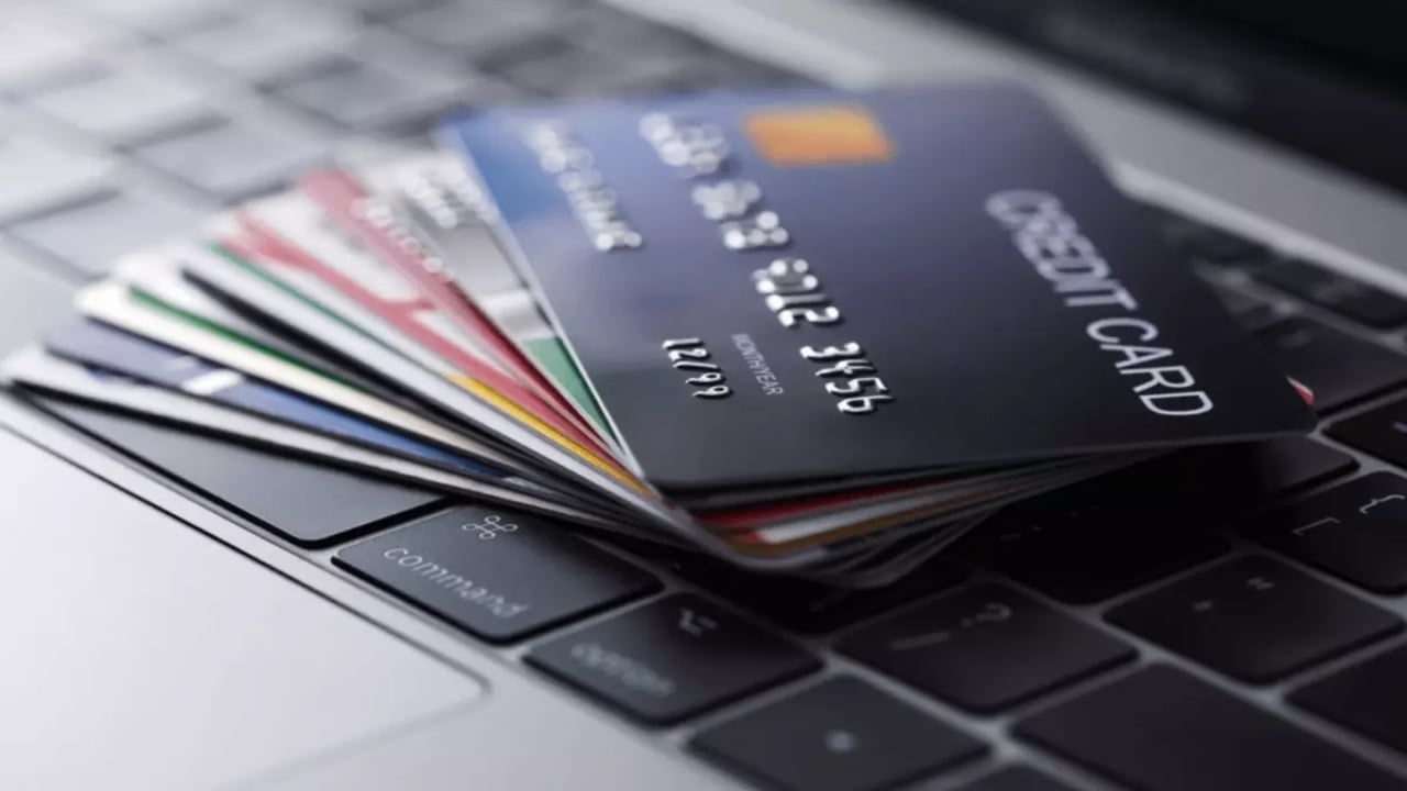 Bir tuşla, tam 10 yıl geriye gidiyor! Kullanmadığı kredi kartını kapatanlar, çıra gibi yandı