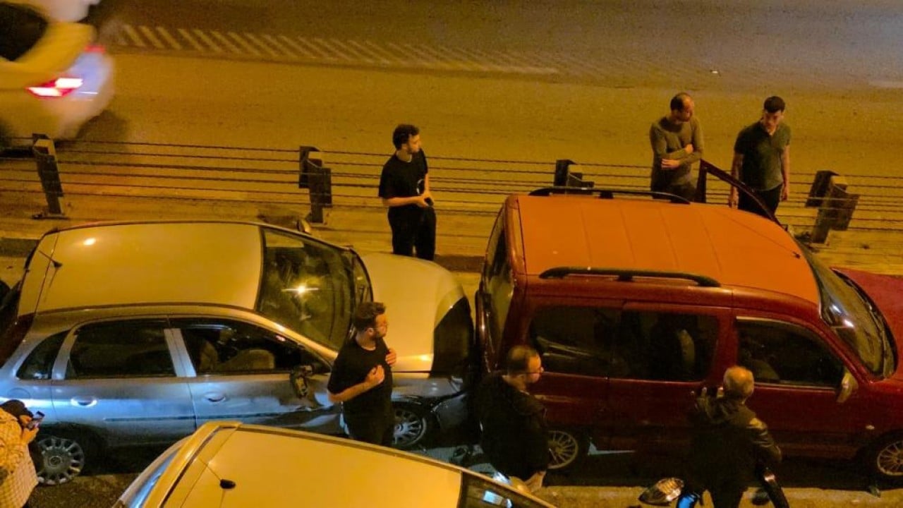 Foto - Bir yaralı ile ucuz atlatıldı Zincirleme kazada 11 araç birbirine girdi