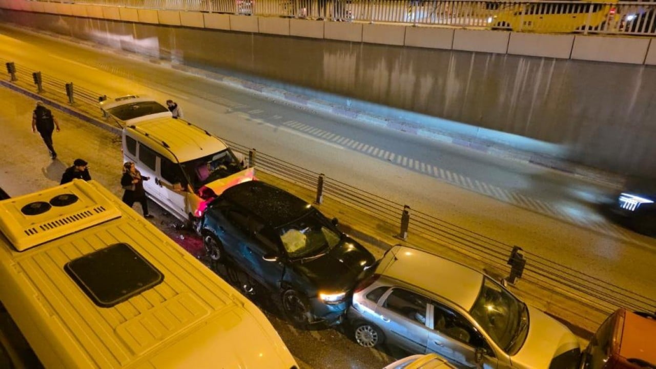 Foto - Bir yaralı ile ucuz atlatıldı Zincirleme kazada 11 araç birbirine girdi