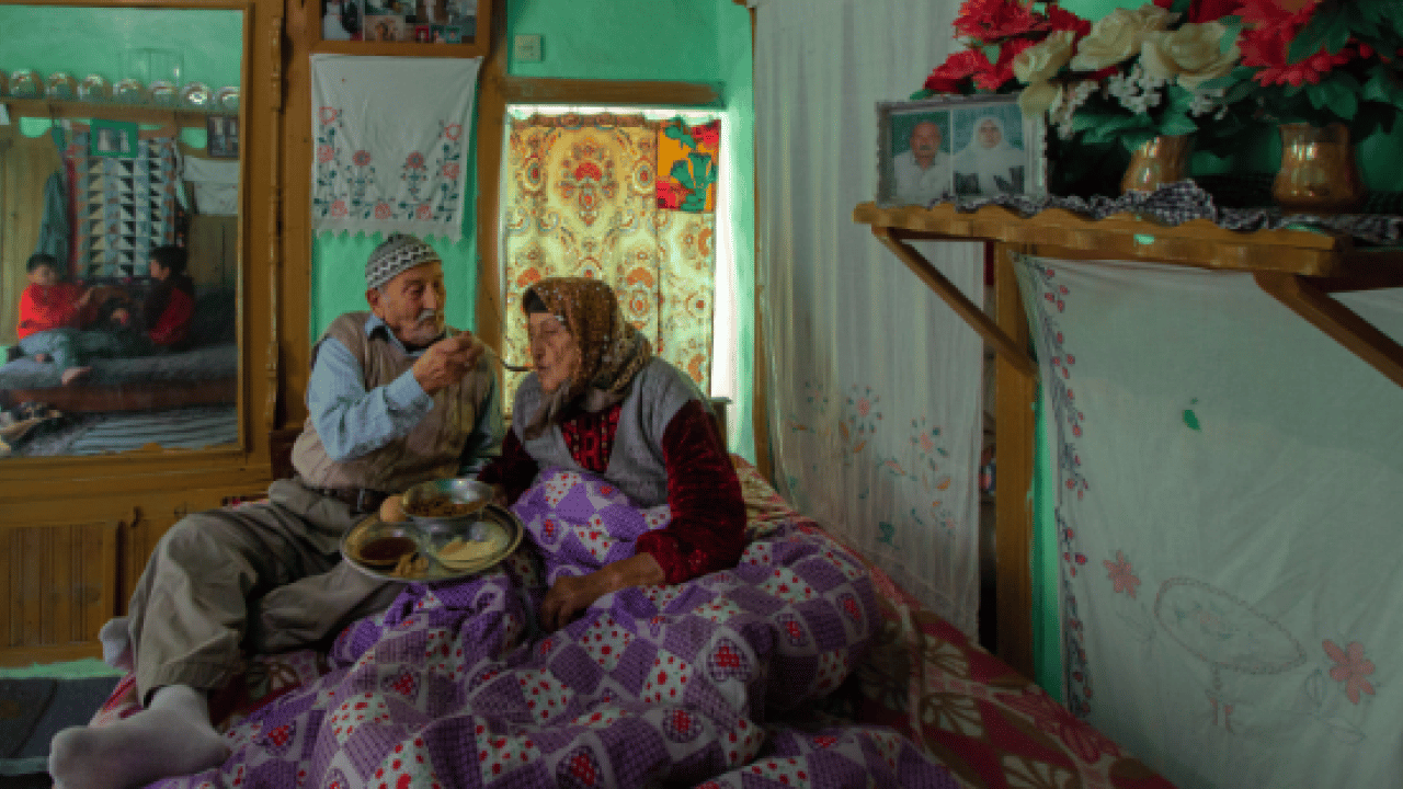 Foto - Bir yastıkta ömürlük sadakat! Bakanlığın 'Aile' konulu fotoğraf yarışmasında kazananlar belli oldu