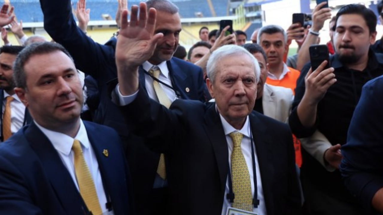 Bir yıldız daha mı? Aziz Yıldırım'dan Galatasaray'a dev çalım! 