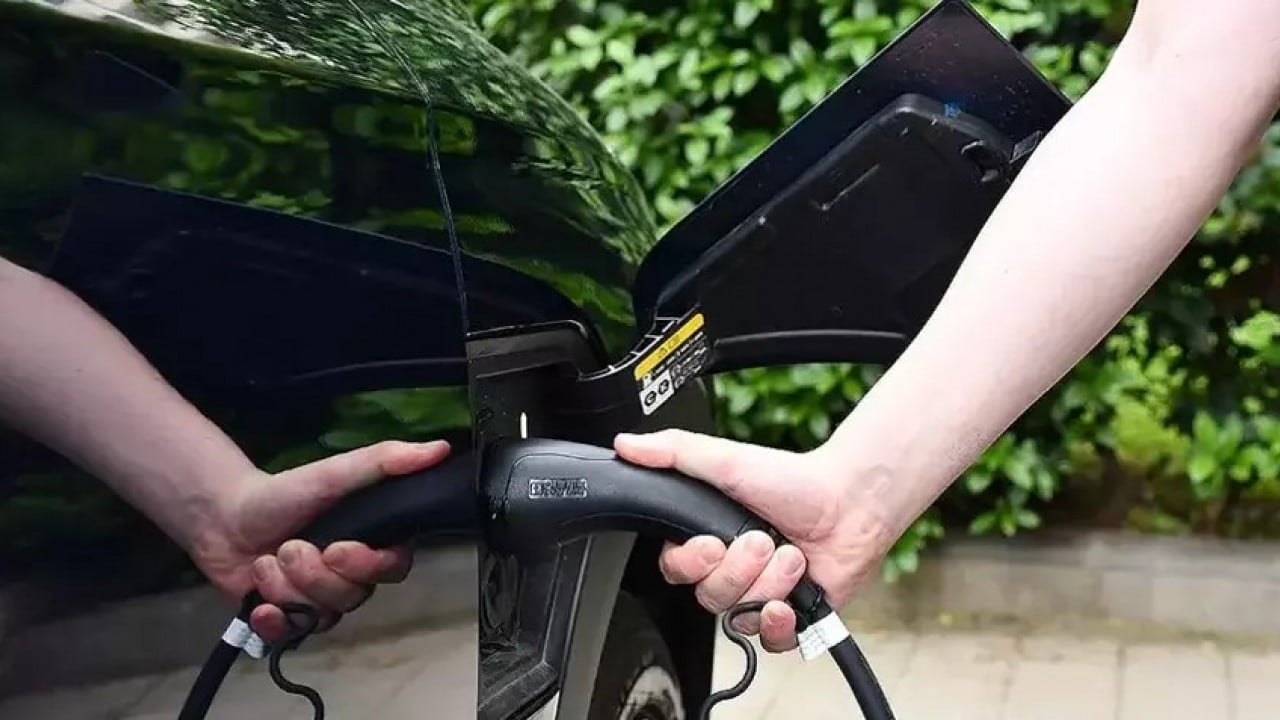 Foto - Birbirini şarj bataryanın ömrünü bitiriyor