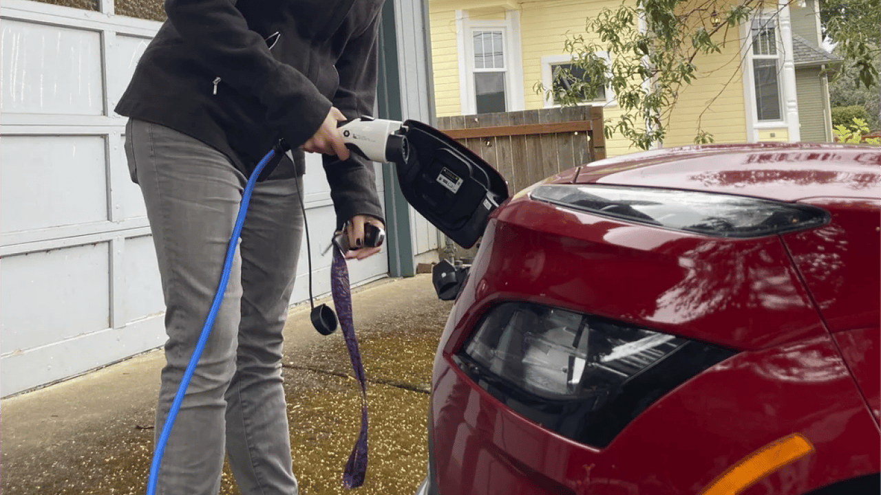 Foto - Birbirini şarj bataryanın ömrünü bitiriyor