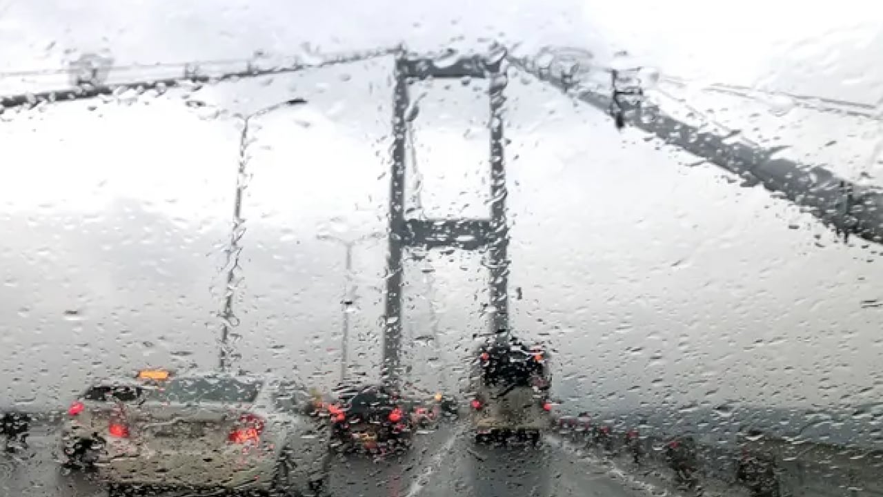 Foto - Birçok kişinin otomatik refleksi... Yağmur yağarken sakın pencereleri kapatmayın!