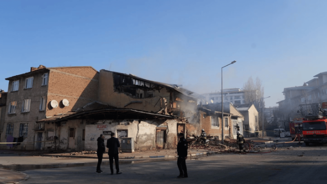 Foto - Birçok noktada patlama oldu! Erzurum'da korkutan görüntü