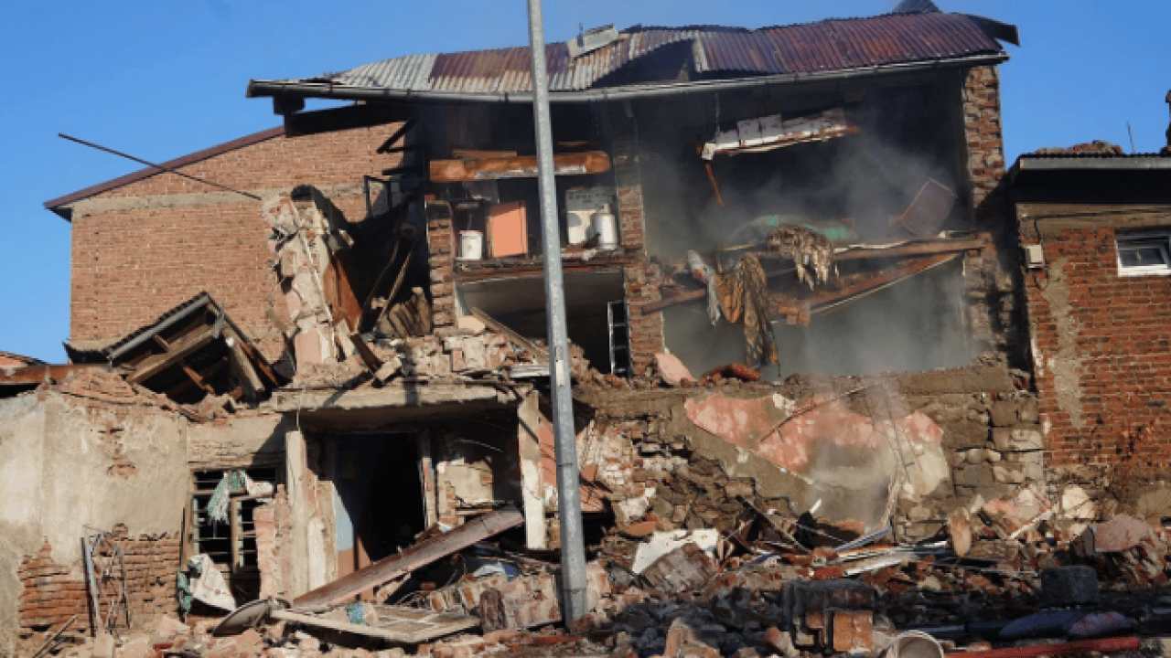Foto - Birçok noktada patlama oldu! Erzurum'da korkutan görüntü