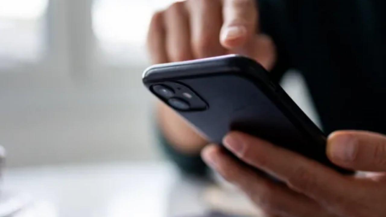 Foto - Birer koruma aparatı... Kılıf seçerken sakın bu 5 hatayı yapmayın! Meğer telefonları...