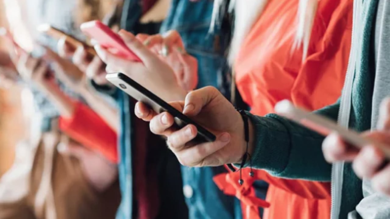 Foto - Birer koruma aparatı... Kılıf seçerken sakın bu 5 hatayı yapmayın! Meğer telefonları...