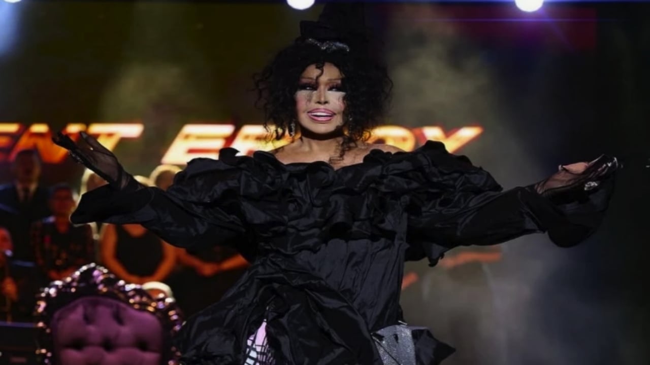 Foto - Birilerinin balon gibi şişirdiği Bülent Ersoy’dan büyük edepsizlik