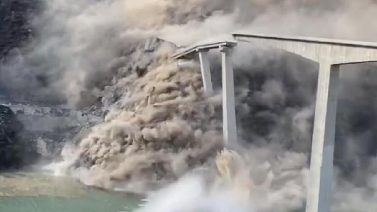 Foto - Birkaç ay önce açılan milyonluk köprü saniyeler içinde çöktü! Facianın eşiğinden dönüldü