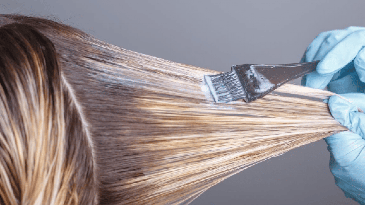 Foto - Birkaç basit malzeme ile.. 3 kaşık yetiyor! Saçı sapsarı yapıyor...