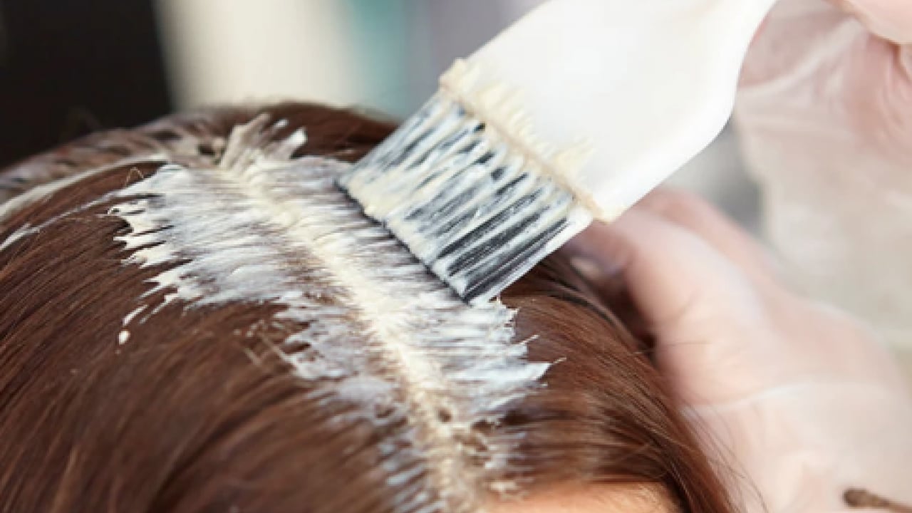 Foto - Birkaç basit malzeme ile.. 3 kaşık yetiyor! Saçı sapsarı yapıyor...