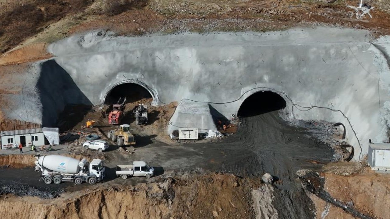 Foto - Bitlis, Van ve Diyarbakır arasında ulaşım projeleri hız kesmiyor