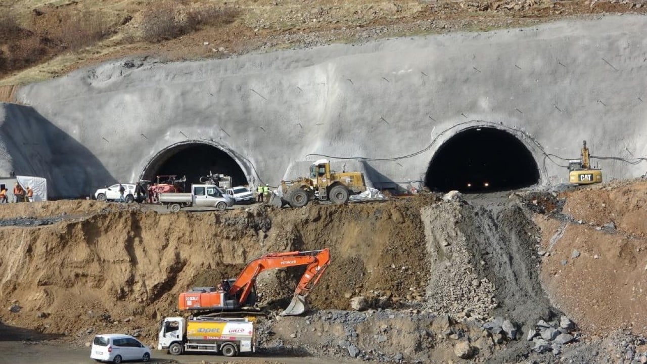 Foto - Bitlis, Van ve Diyarbakır arasında ulaşım projeleri hız kesmiyor