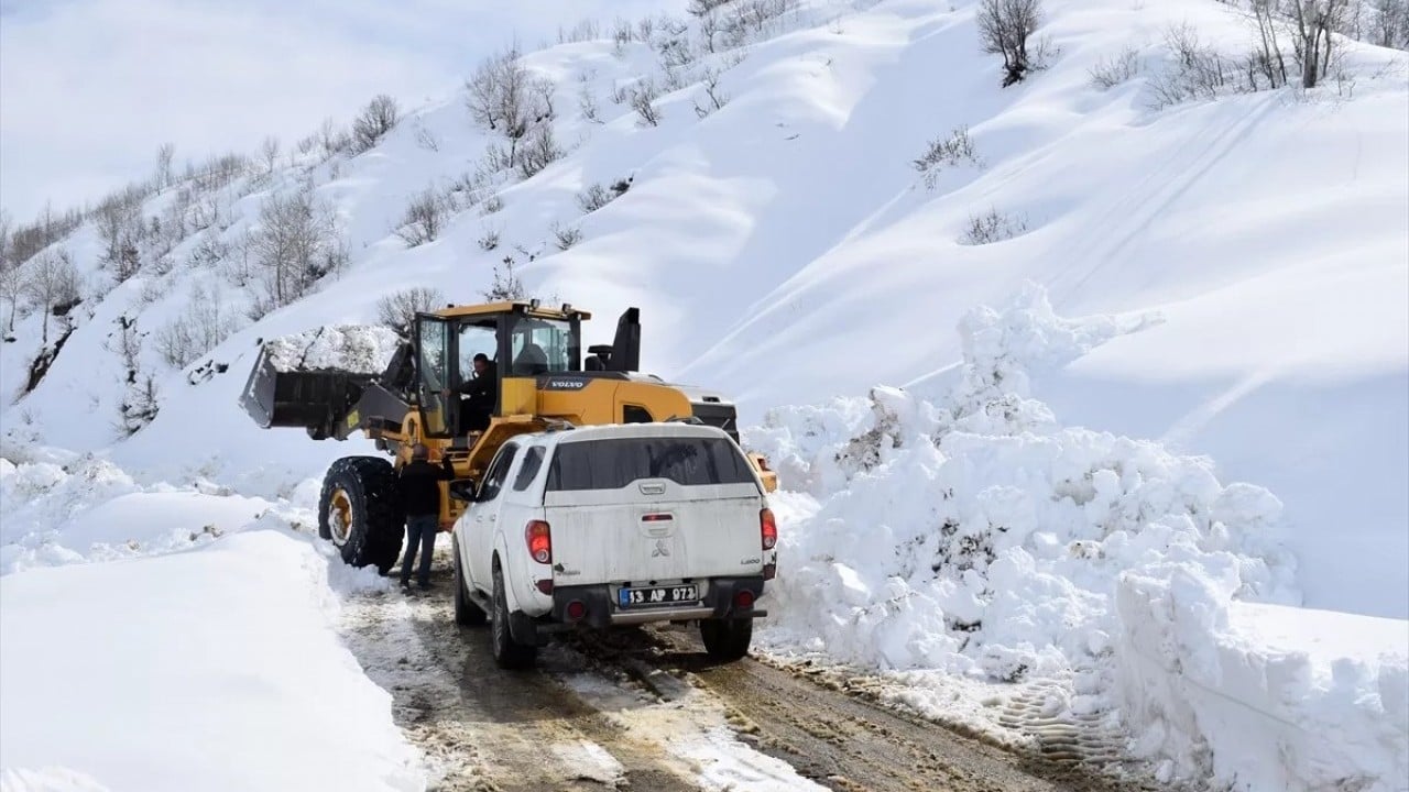 Bitlis'te karla mücadeleye 410 bin litre yakıt harcandı