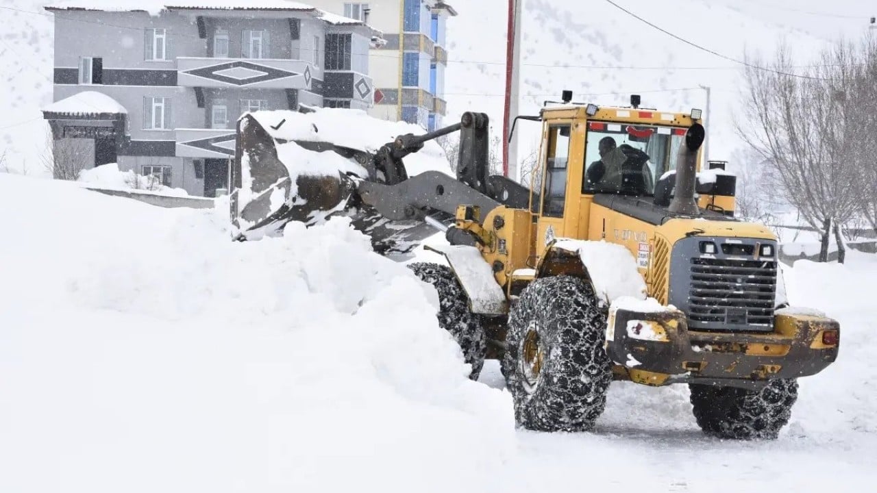 Foto - Bitlis'te karla mücadeleye 410 bin litre yakıt harcandı