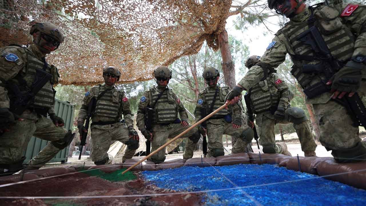 Foto - 'Biz de laf çok icraat yok' diyerek itiraf ettiler: Türkiye karşısında duvara tosladık