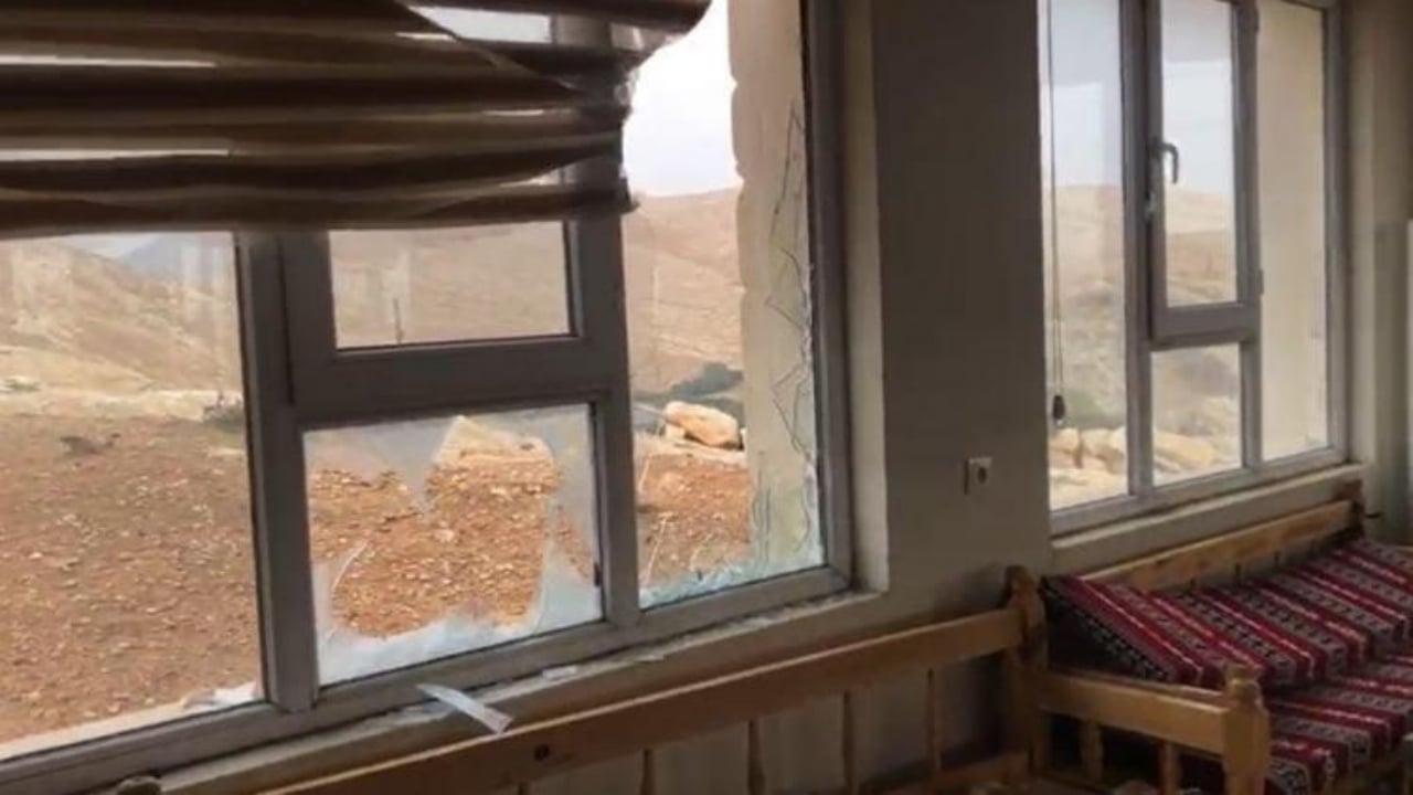 Foto - Biz ne zaman bu hale geldik? Taziye evine saldırıp, ortalığı savaş alanına çevirdiler