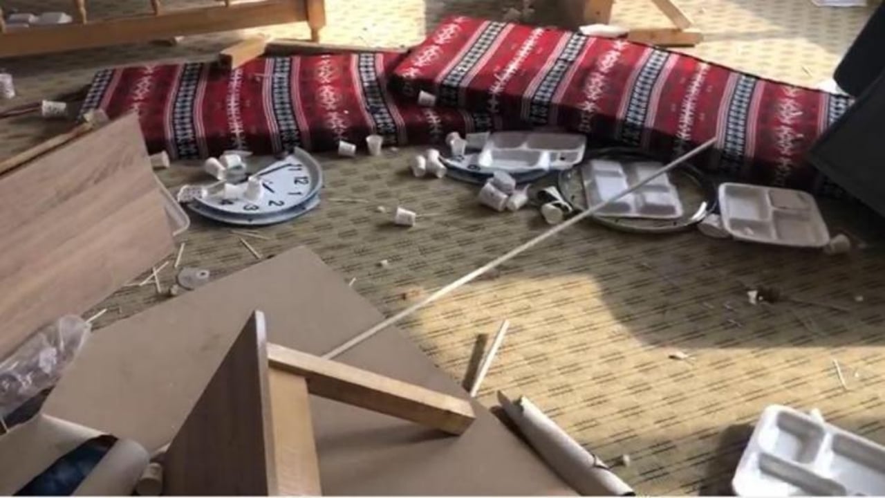 Foto - Biz ne zaman bu hale geldik? Taziye evine saldırıp, ortalığı savaş alanına çevirdiler