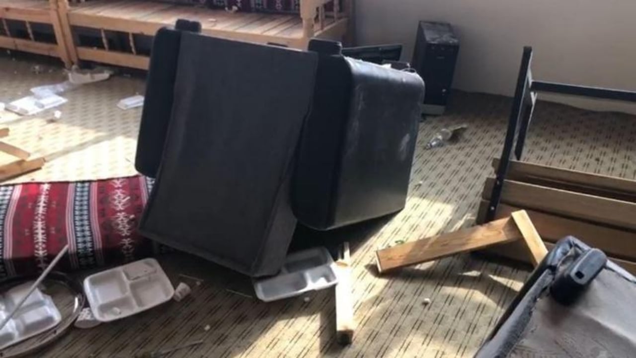 Foto - Biz ne zaman bu hale geldik? Taziye evine saldırıp, ortalığı savaş alanına çevirdiler