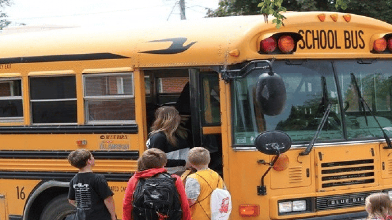 Foto - Bizim laikler bu karardan utanır mı? Sınıflara ’10 Emir’i asma zorunluluğu...