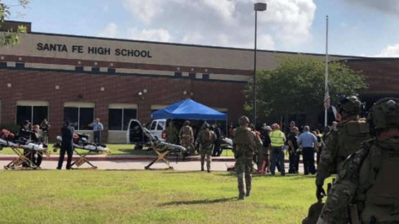 Foto - Bizim laikler bu karardan utanır mı? Sınıflara ’10 Emir’i asma zorunluluğu...